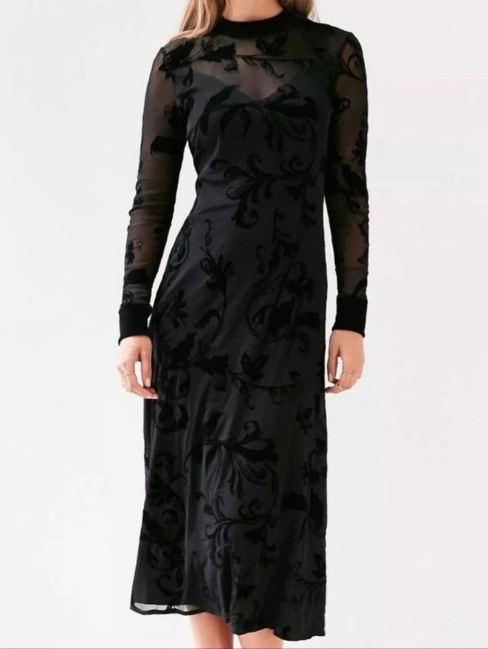 Kimchi Blue Black Flocked Floral Long-Sleeve Midi Dress